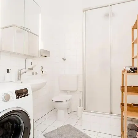 Newly Furnished For Up To 6 People * Berlin