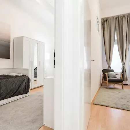 Newly Furnished For Up To 6 People Berlin