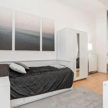 Apartment Newly Furnished For Up To 6 People Berlin